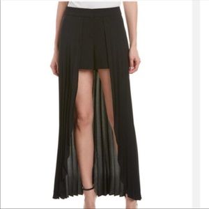 Trina Turk size 12 Korte dressy shorts with pleated semi sheer train